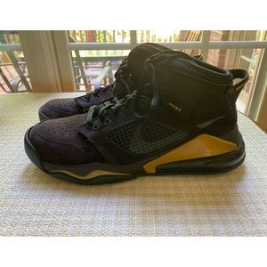 AIR JORDAN  size 10.5